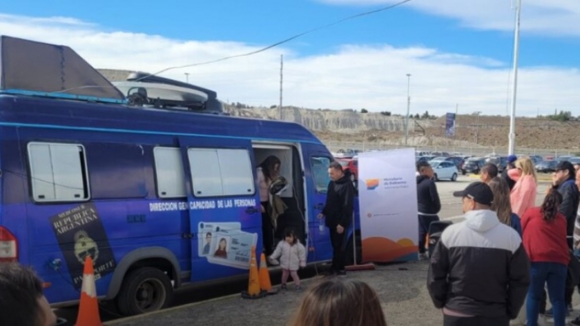 El Ministerio de Gobierno dispuso un operativo móvil de documentación en el marco de los festejos por un nuevo aniversario de la localidad de Comodoro Rivadavia