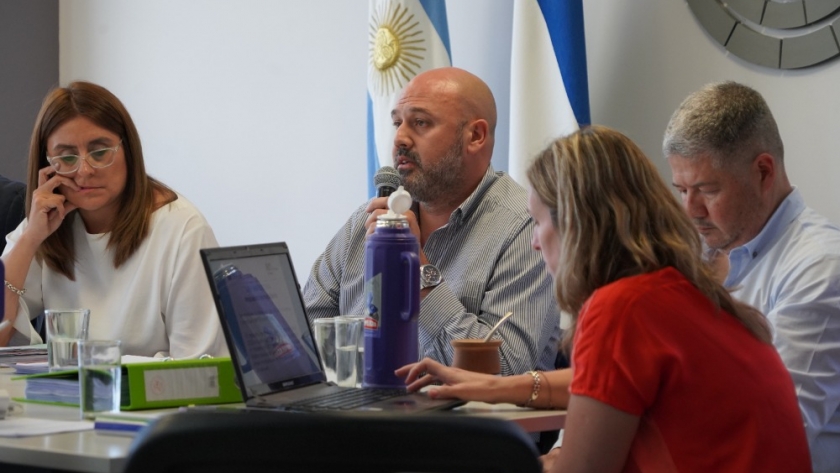 Equipo de economía presentó el proyecto de presupuesto 2023 en Comisiones