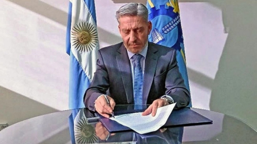 El gobernador Arcioni firmó el decreto que adelanta al 30 de julio las elecciones provinciales
