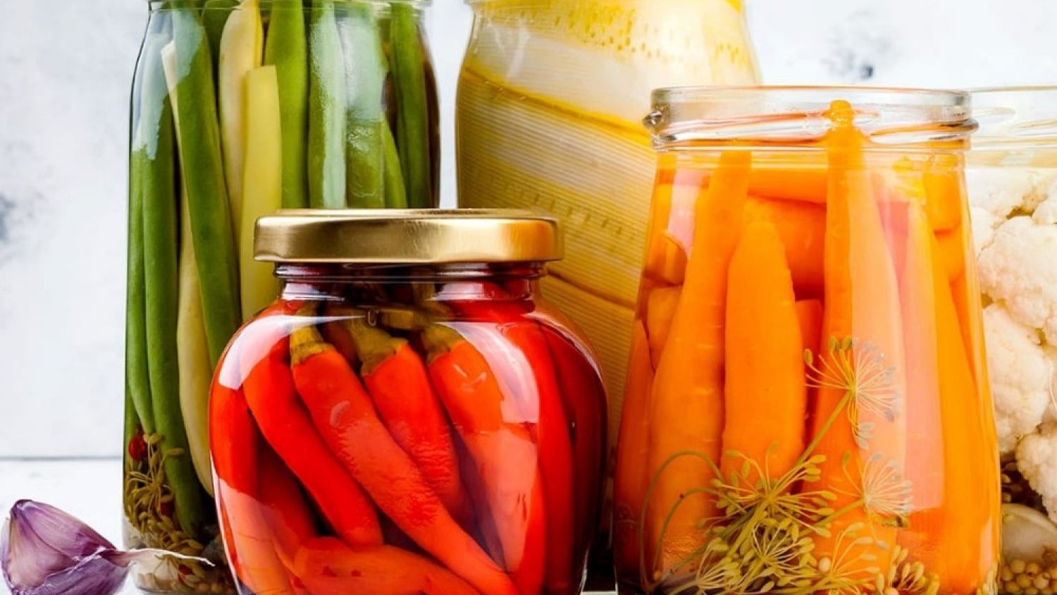 Alerta sanitaria: recomendaciones clave para reducir el riesgo de botulismo en conservas vegetales y escabeches