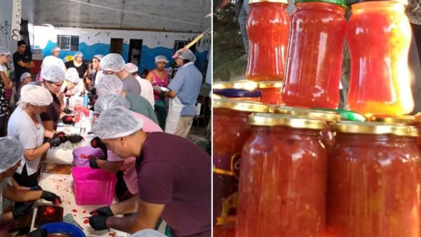 Taller de Elaboración de Conservas de Tomate en el espacio de Huerta del Barrio Escondido