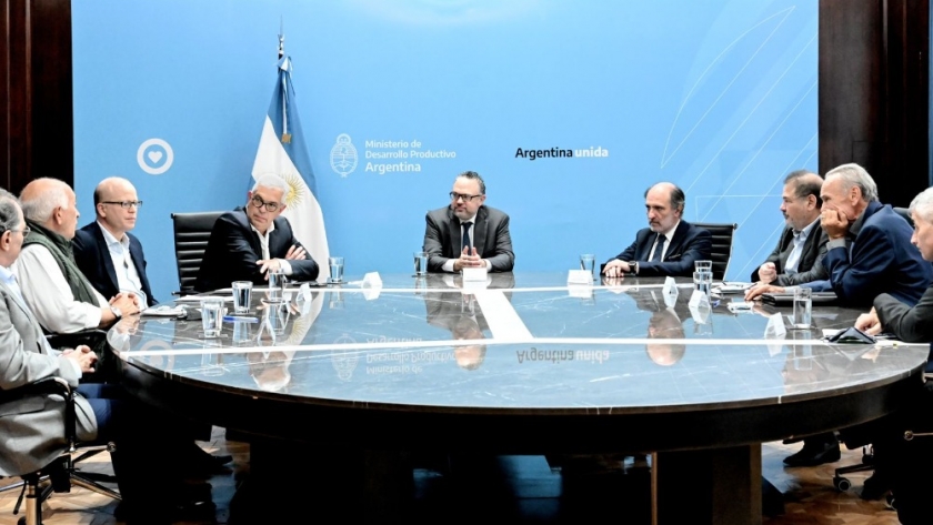 Julián Domínguez y Matías Kulfas avanzan con un plan de industrialización avícola para los próximos cinco años