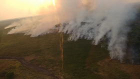 Nación despliega dos nuevos aviones hidrantes para contener los incendios en Corrientes