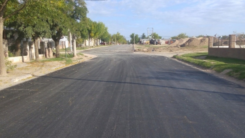 Sigue la pavimentación en el Barrio San Cayetano de Santa Rosa