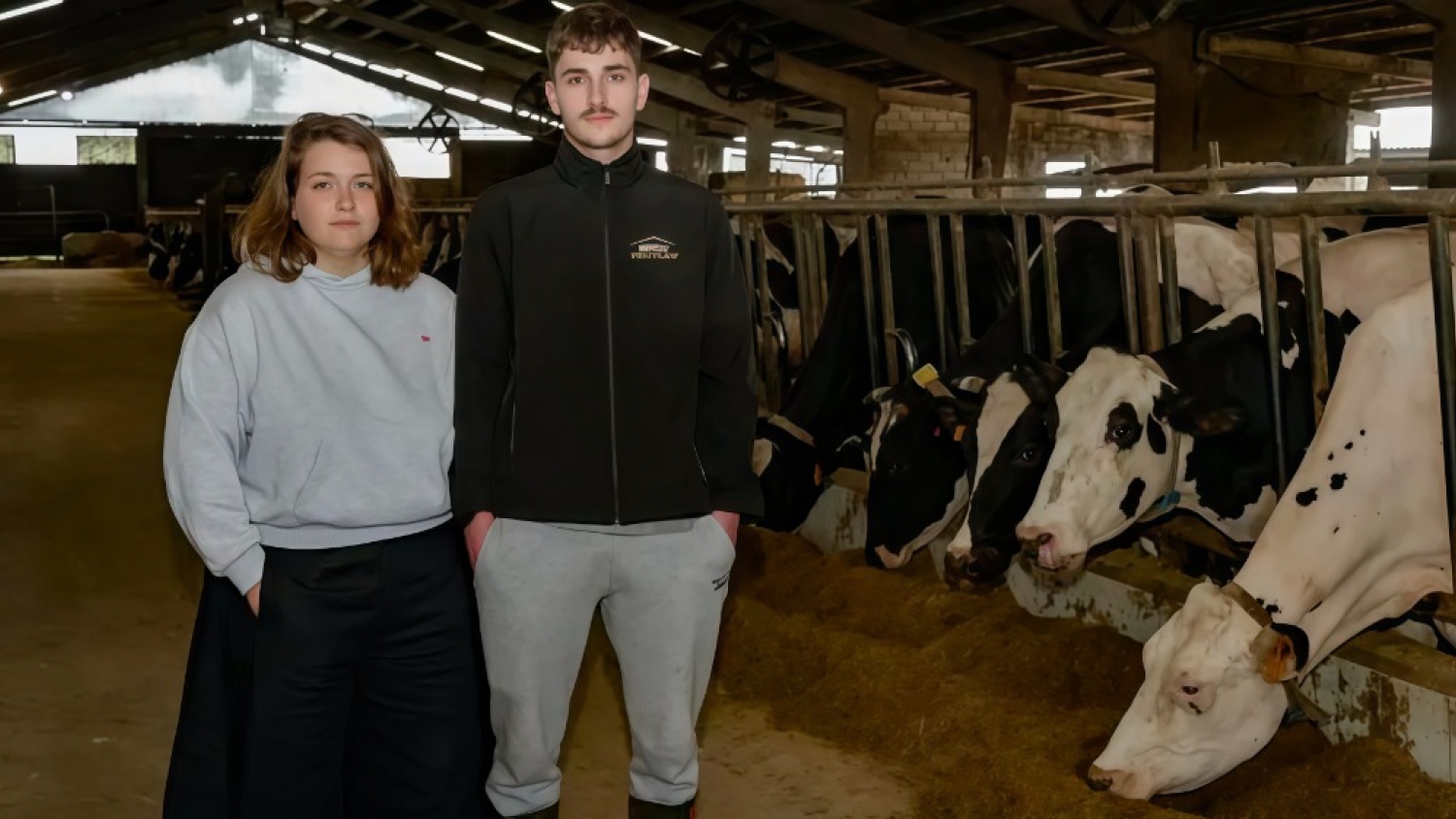 De estudiar Moda a criar vacas: la historia de Iris y Noel en el campo