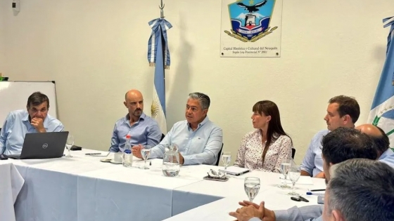 El gobernador Rolando Figueroa se reunió con jefes comunales para definir qué obras son prioritarias para este año