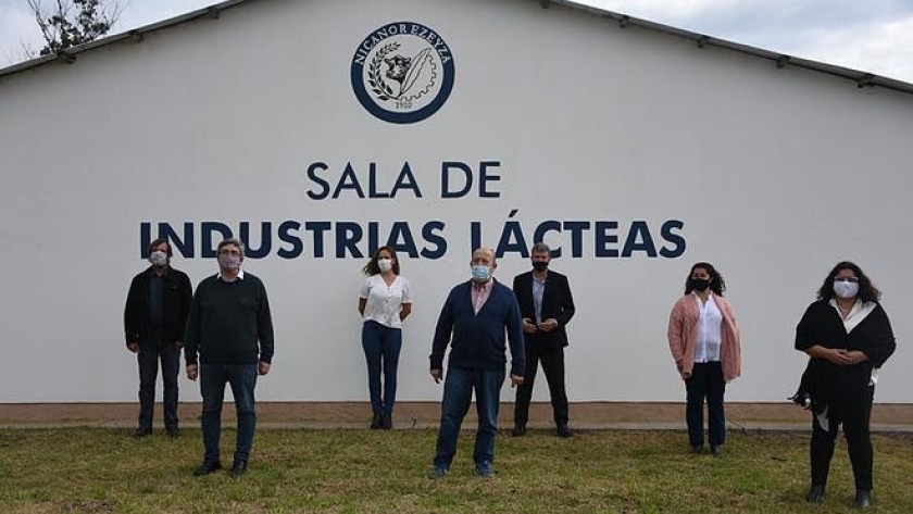 El ministro Rodríguez inauguró una sala de elaboración láctea en Mar Chiquita