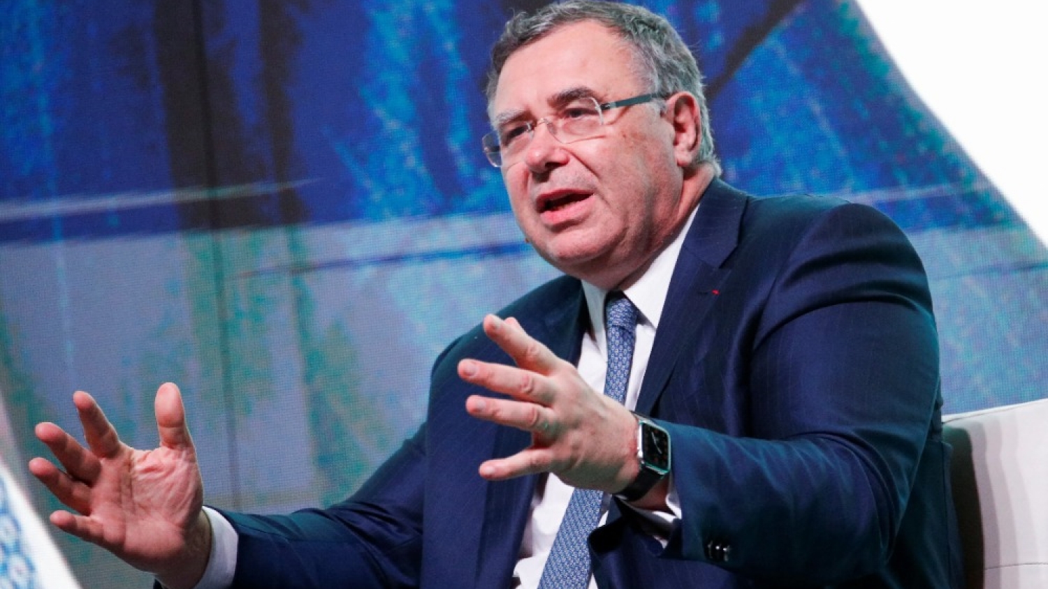 El mercado petrolero se divide entre crudo y combustibles