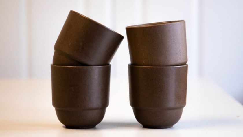 Etimo Biomateriales, el emprendimiento argentino que diseña tazas con borra de café
