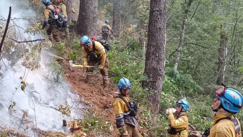 Córdoba suma un avión hidrante para combatir los incendios en el Sur