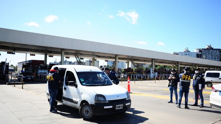 Controles viales para garantizar el cumplimiento del aislamiento durante semana santa