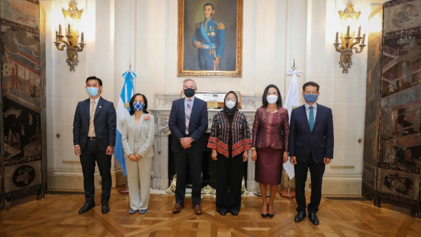 El canciller Felipe Solá estrechó lazos con embajadores de la ASEAN
