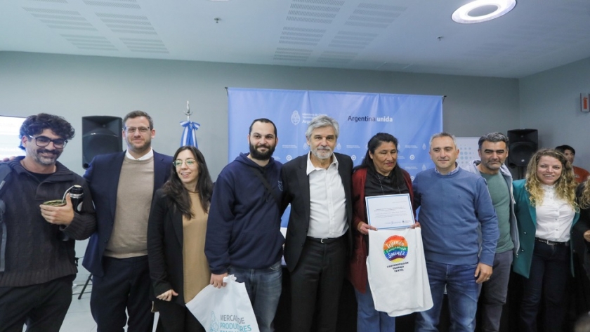Entrega de diplomas a los proyectos seleccionados de la Actualización Tecnológica de la Economía Popular de Buenos Aires