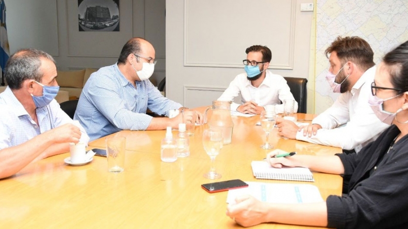 Simone recibió al intendente de Tordillo, Héctor Olivera, y al senador Gervasio Bozzano