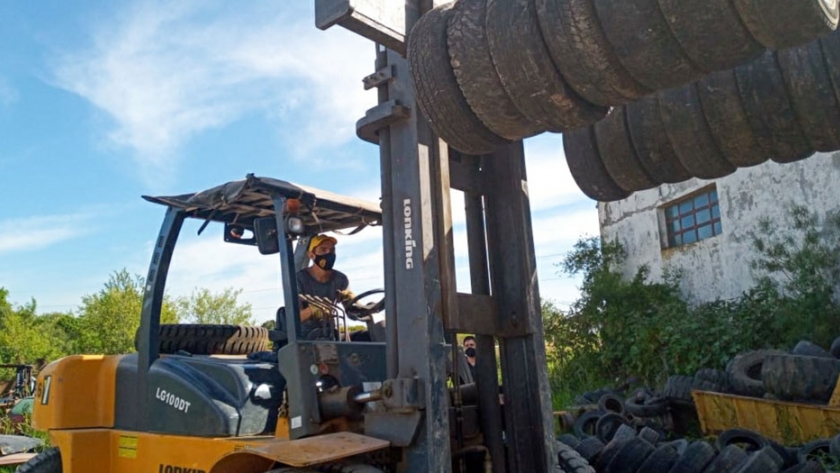 Trasladaron cubiertas y material informática en desuso a Buenos Aires