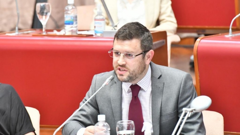 Pais: “Arcioni asumió con 1388 millones de dólares de deuda y disminuyó el stock de la misma en USD 478 millones”
