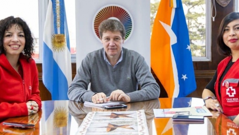 El Gobernador Melella e integrantes de Cruz Roja Ushuaia dialogaron sobre trabajar en acciones conjuntas