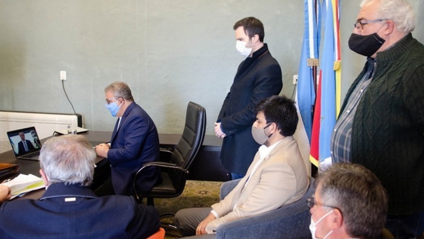 Raúl y el equipo de gobierno dialogó con el embajador Scioli sobre el escenario exportador catamarqueño
