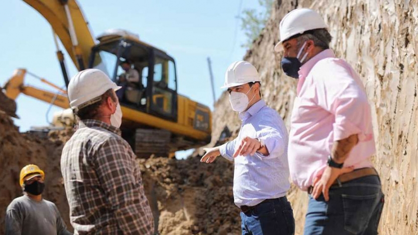 Valdés recorrió las obras de ampliación y mejoramiento de desagües pluviales en la avenida Alta Gracia