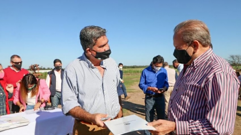 Arraigo a la Tierra: Capitanich entregó títulos de propiedad a 69 pequeños y medianos productores