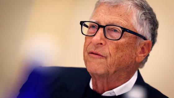 Bill Gates comparte claves financieras para alcanzar estabilidad económica y éxito personal