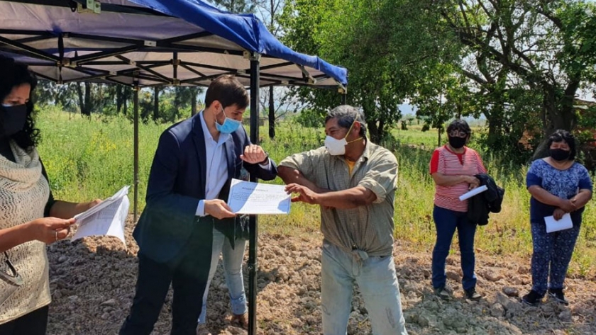 Se entregaron $2.350.000 a floricultores de toda la provincia