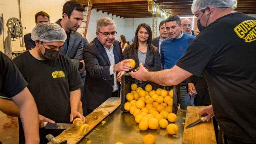 Tradicional fábrica dulcera crece en el mercado nacional e internacional
