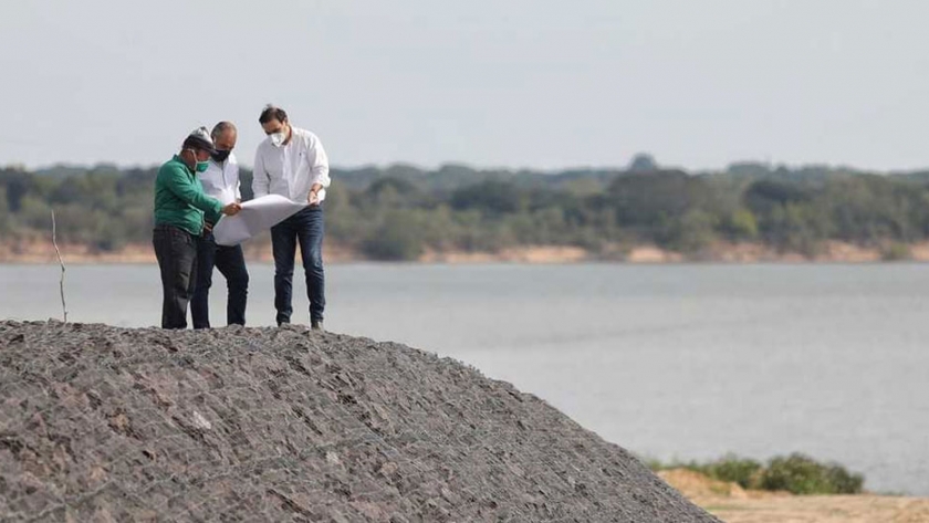 Valdés y Polich recorrieron las obras en los canales Sur y 5 de la ciudad de Corrientes