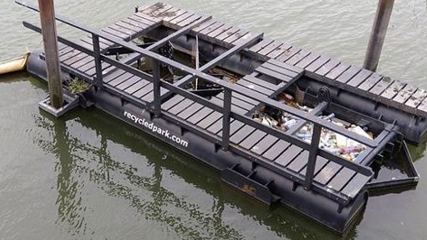 Trampas que recolectan la contaminación plástica de los ríos, para hacer parques y productos