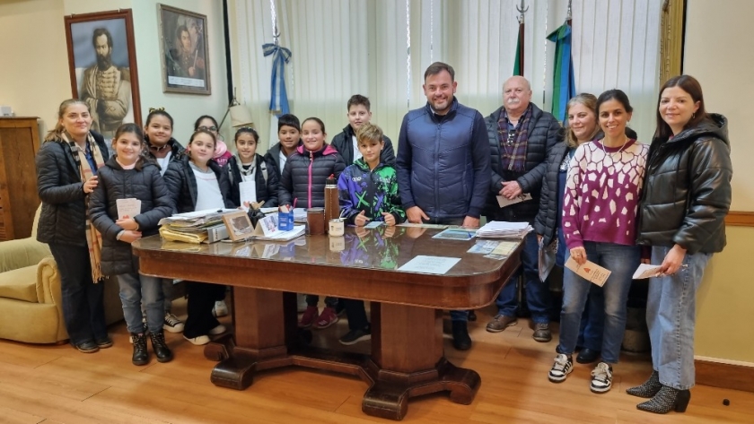 Estudiantes de Rafael Obligado celebran la tradición del mate con un emotivo proyecto artístico escolar