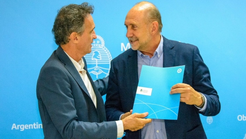 Perotti firmó con Katopodis el acta de incio de obra del Acueducto San Javier-Tostado