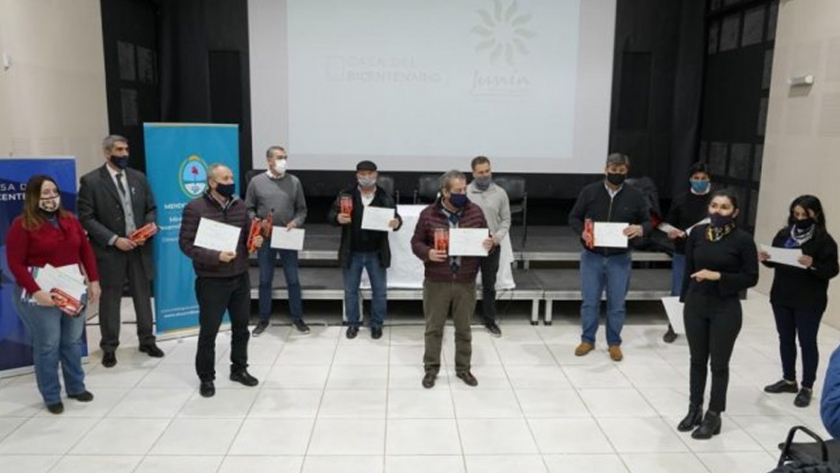 Zona Este: el Gobierno entregó certificados y brindó detalles sobre Mendoza Activa