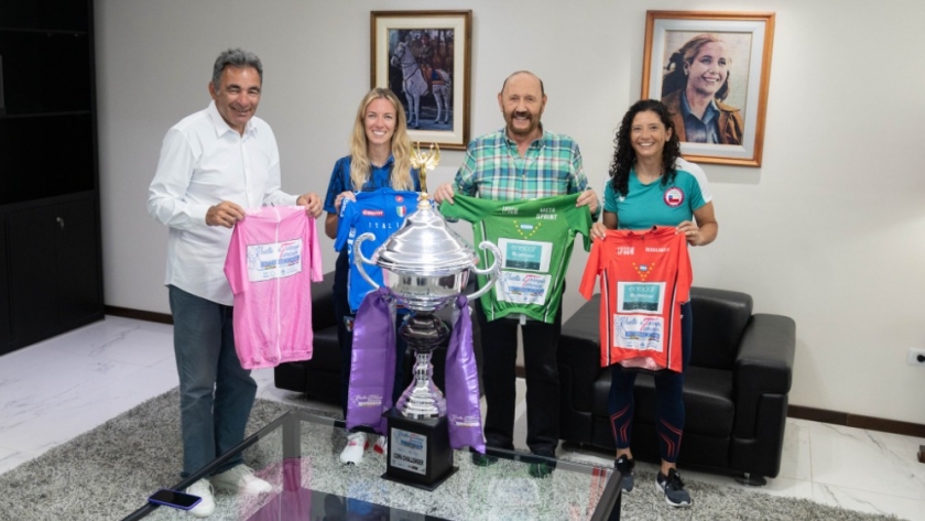 Insfrán recibió a ciclistas que participaron de la Vuelta a Formosa Internacional Femenina