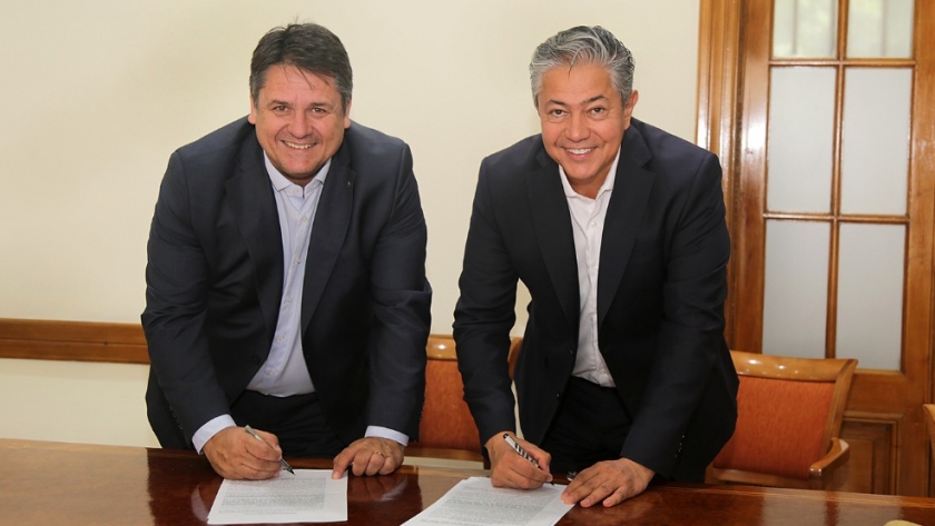 Rolando Figueroa y Mariano Gaido firmaron convenios