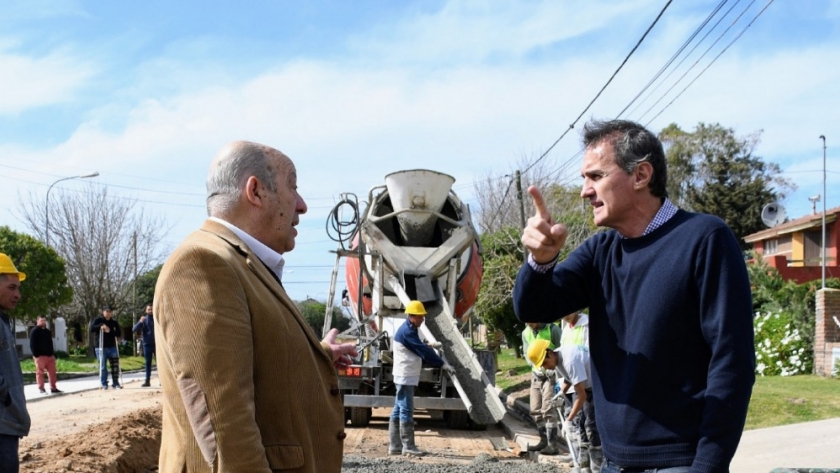 Mar Chiquita: Katopodis y Paredi firmaron el convenio para iniciar la obra del Natatorio Municipal