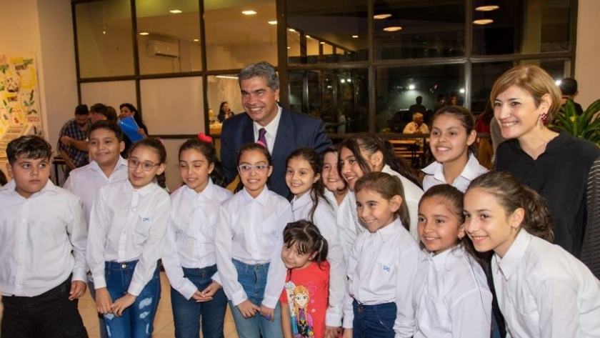 El gobernador inauguró las obras de refacción de la casa de las culturas de Resistencia