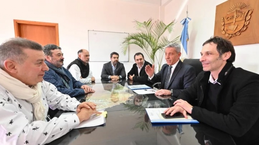 Arcioni se reunió con las autoridades del Banco de Chubut