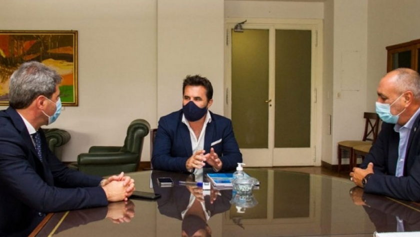 Darío Martínez llega a San Juan para firmar importantes convenios e inaugurar la planta solar de Anchipurac