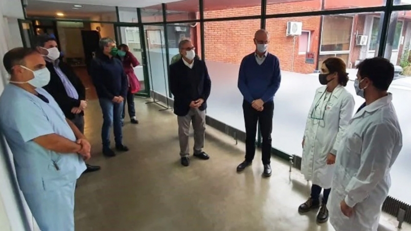 Basterra y el ministro de Salud bonaerense, Daniel Gollán recorrieron los centros de diagnóstico del INTA y del SENASA
