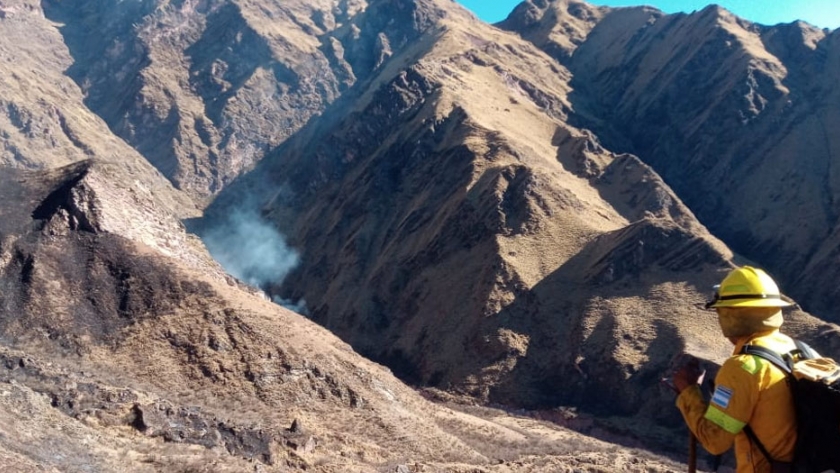 Controlan incendio forestal a más de 4000 msnm