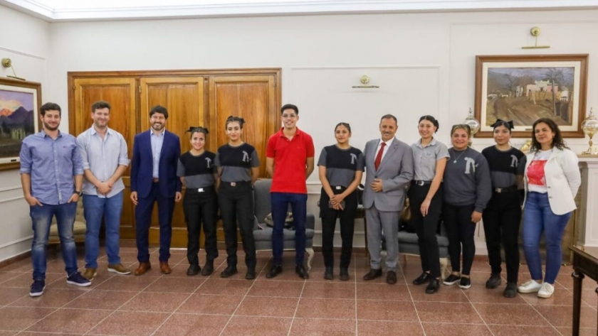 Quintela se reunió con empresarios riojanos y con el plantel de Mostaza