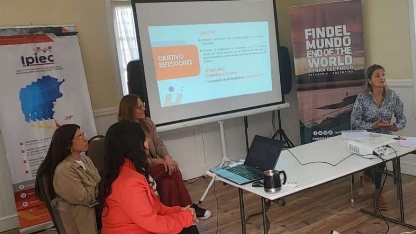 El INFUETUR y el IPIEC realizaron el encuentro “pensemos en turismo” presentando datos estadísticos de Tierra del Fuego