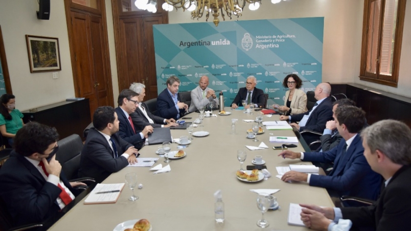 Julián Domínguez y Cecilia Todesca Bocco se reunieron con el embajador argentino en Rusia y agregados agrícolas de la Argentina en el exterior