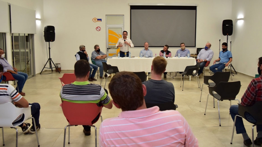 Se realizó un encuentro de trabajo con citricultores de Santa Ana