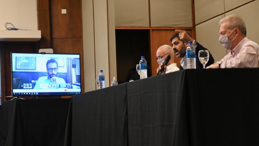 La Provincia presentó contratos de obras de infraestructura sanitaria y social