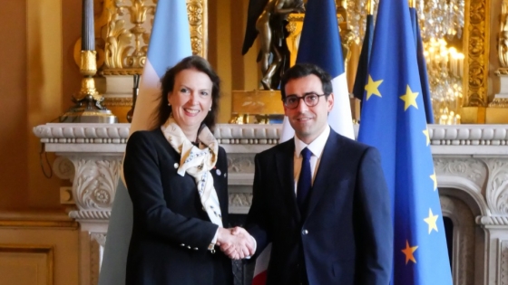 En París, Mondino ratifica la relación política y económica de Argentina con Francia en sus reuniones con autoridades y empresarios