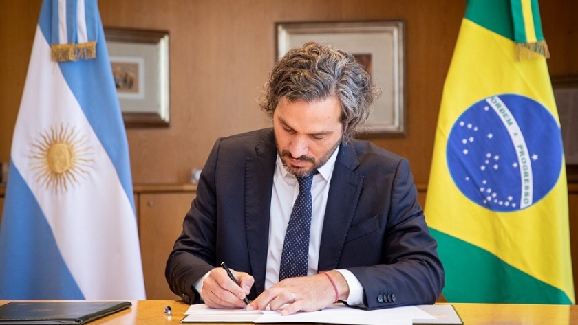 El canciller Cafiero y el embajador de Brasil firmaron un memorando de entendimiento del MERCOSUR con República Dominicana