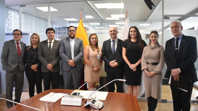 Misión en Ecuador del Secretario Carmona: Apoyos por Malvinas e inauguración en el “paralelo 0°”