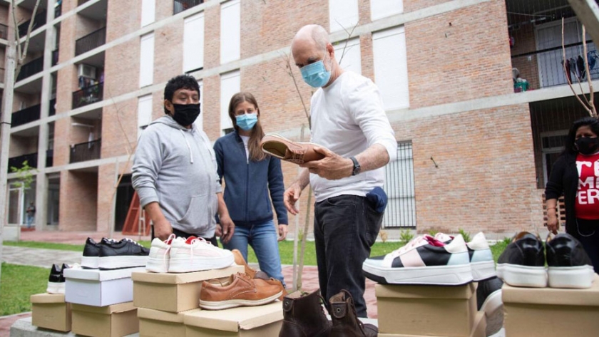 Un emprendimiento de calzado que genera trabajo para los vecinos del barrio Playón de Chacarita