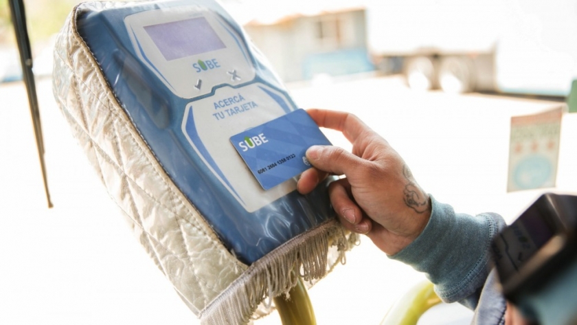 Se actualizarán las tarifas de colectivos y trenes en el AMBA: con la tarjeta seguirán los descuentos en el valor del boleto